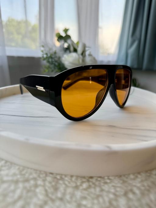 Buy & Sell Streatham Common South West London - Photos for Oversized black Frame Yellow lens sunglasses!