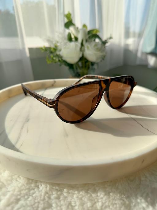 Buy & Sell Streatham Common South West London - Photos for Trendy Brown tortoise shell aviator sunnies!