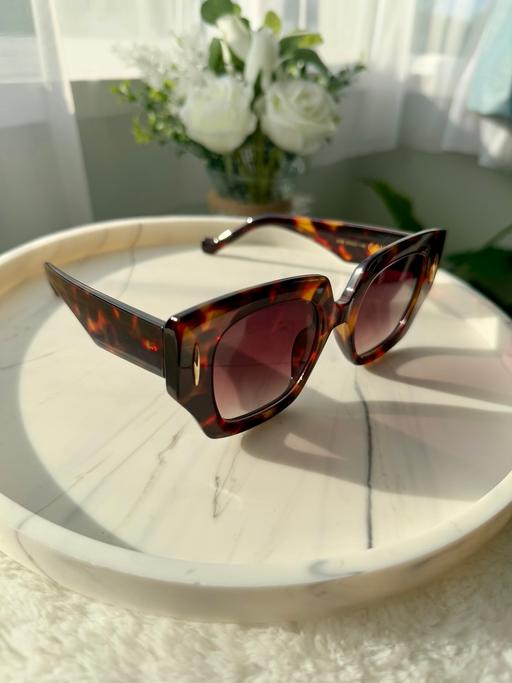 Buy & Sell Streatham Common South West London - Photos for Oversized leopard print sunglasses!