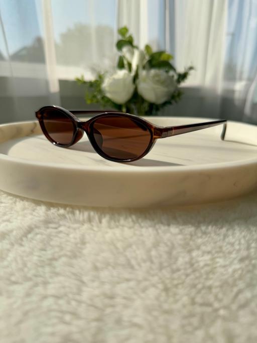 Buy & Sell Streatham Common South West London - Photos for Stylish small brown tea Oval sunglasses!