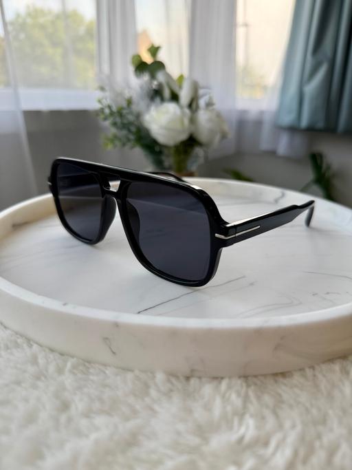 Buy & Sell Balham South West London - Photos for Retro black aviator style sunglasses!
