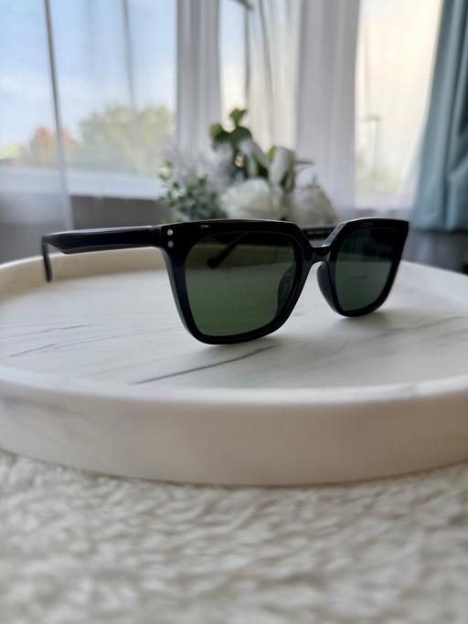 Buy & Sell Clapham Junction South West London - Photos for Stylish Retro black unisex sunglasses!
