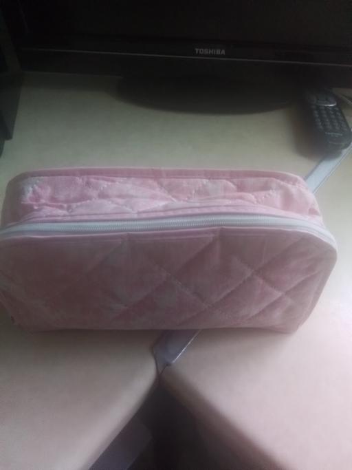Buy & Sell Streetly Walsall - Photos for PINK TOILET/MABAG/ KEUP BAG & SHOWER CAP