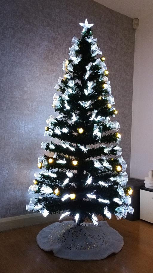Buy & Sell Healey Rochdale - Photos for ✨️ 5ft Pre-lit Christmas tree ✨️