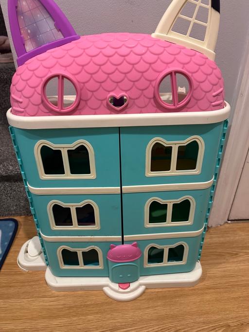 Buy & Sell Parkfields Wolverhampton - Photos for Gabbys dollhouse