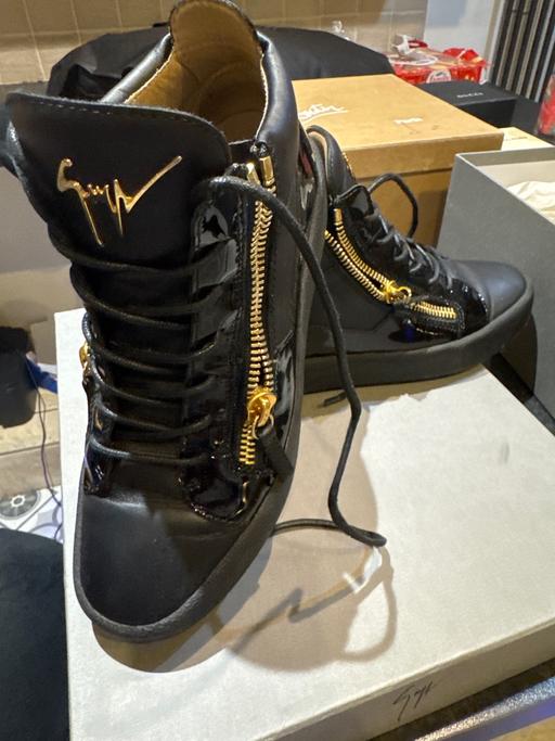 Buy & Sell Wouldham Tonbridge and Malling - Photos for Giuseppe zanotti