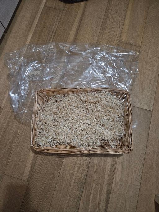 Buy & Sell Newton Doncaster - Photos for New gift basket, cellophane and stuffing.