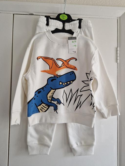 Buy & Sell Ramsgate Thanet - Photos for bn dinosaur tracksuit age 4-5yrs