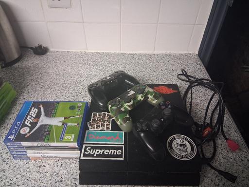 Buy & Sell Barnsbury North London - Photos for PS4 Console - 3 controllers + 5 Games