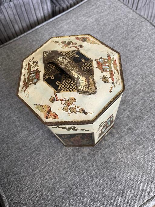 Buy & Sell Feltham Hounslow - Photos for Vintage collectible Peek Frean biscuit tin