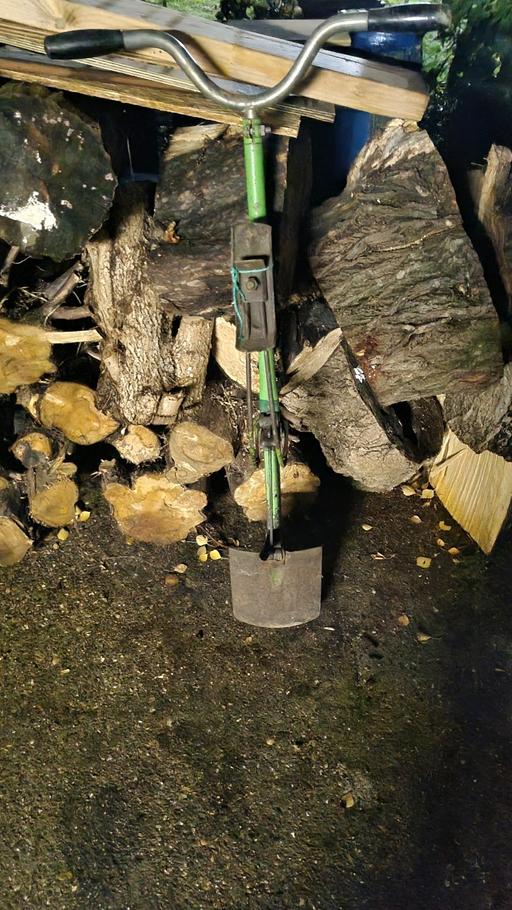 Buy & Sell Grimsby North East Lincolnshire - Photos for very old spade , grab a bargain