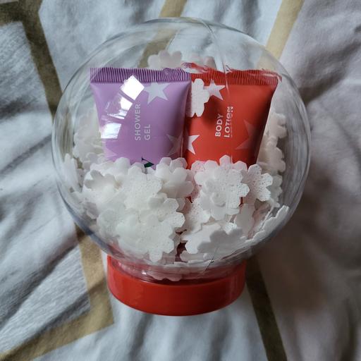 Buy & Sell Crumpsall Manchester - Photos for new Festive Snowglobe Gift Set
