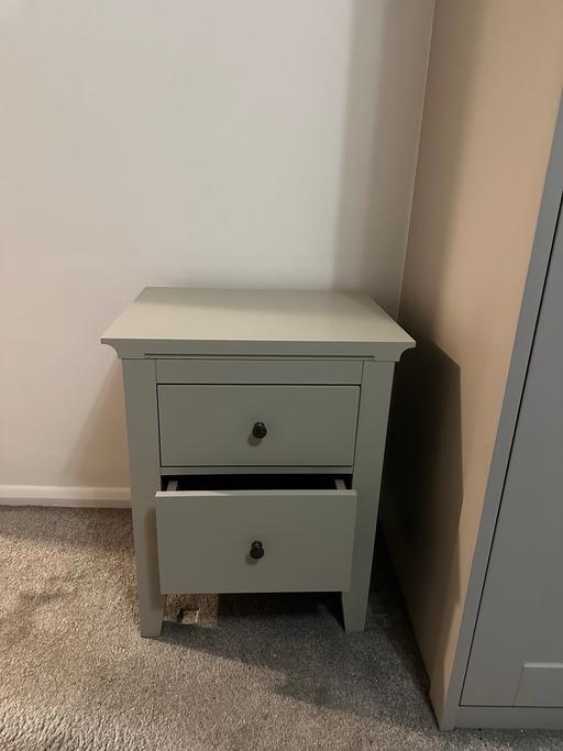 Buy & Sell Goodmayes East London - Photos for Small bedside cabinet