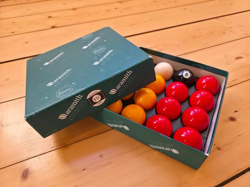 Buy & Sell Giffnock Glasgow - Photos for ARAMITH POOL BALLS | SNOOKER | BILLIARDS