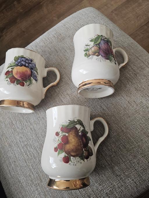 Buy & Sell Pensnett Dudley - Photos for STAFFORDSHIRE FRUIT MUGS X 3
