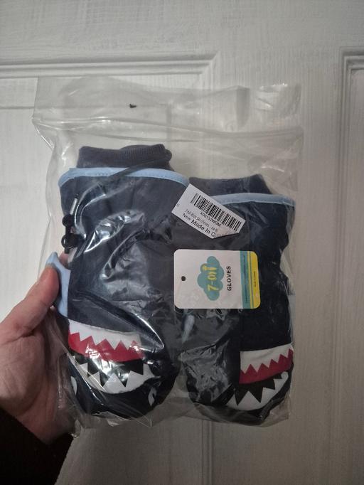 Buy & Sell Crumpsall Manchester - Photos for new Kids Shark Winter Thick Mitten Gloves