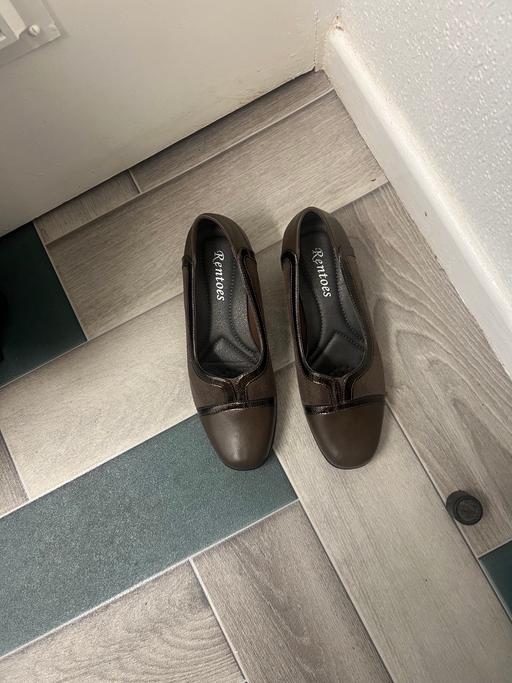 Buy & Sell Wednesbury Sandwell - Photos for Rentoes size 5 brown shoes almost new 5.00