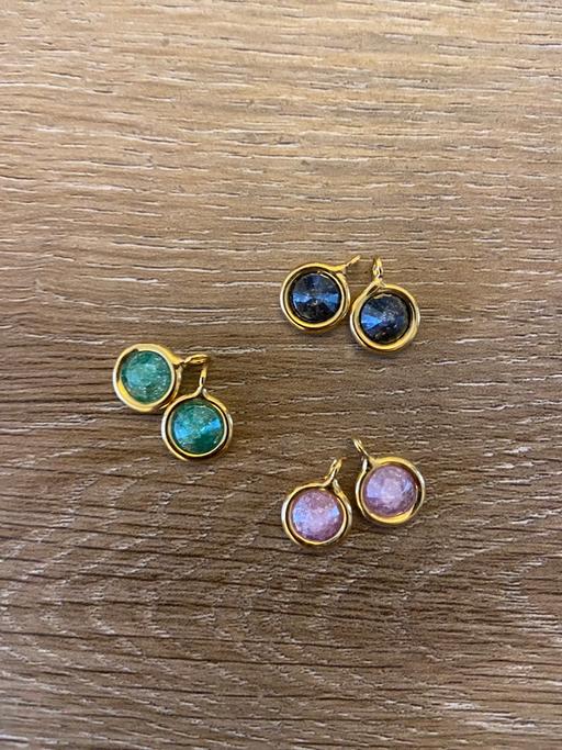Buy & Sell Wandsworth South West London - Photos for 6 jewellery charms. Gold and gemstone
