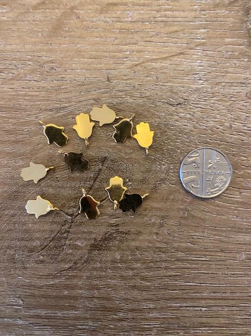 Buy & Sell Wandsworth South West London - Photos for 11x Gold Hamsa Hand tiny charms