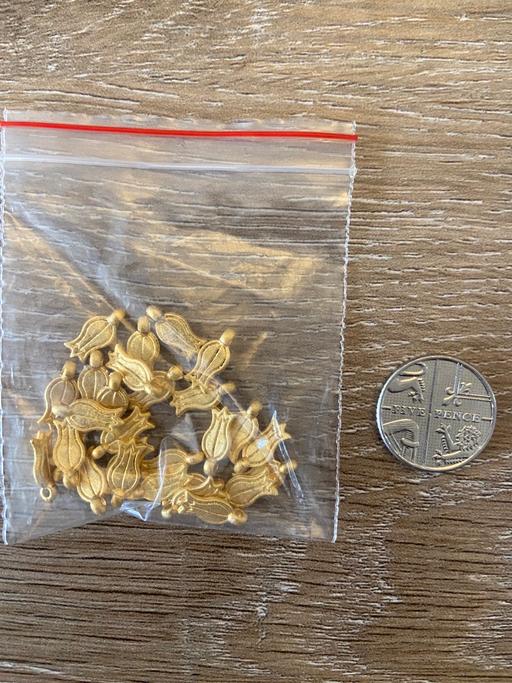 Buy & Sell Wandsworth South West London - Photos for Tiny Tulip Gold Charms