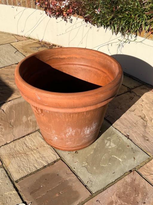 Buy & Sell Goddards Green West Berkshire - Photos for Large terracotta pot