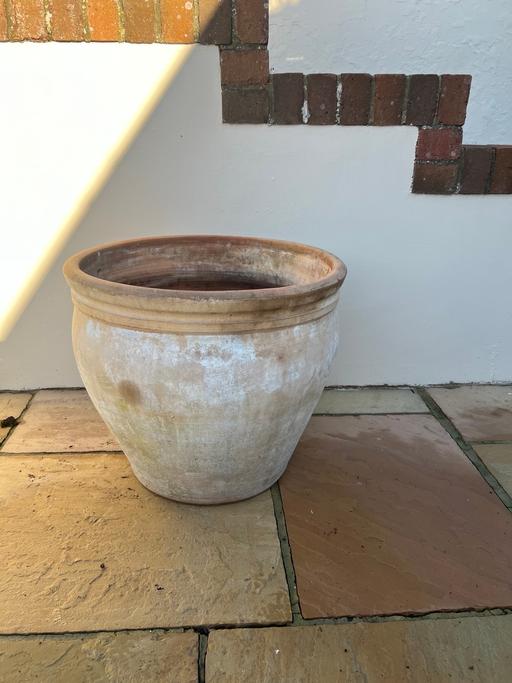 Buy & Sell Goddards Green West Berkshire - Photos for Weathered terracotta pot