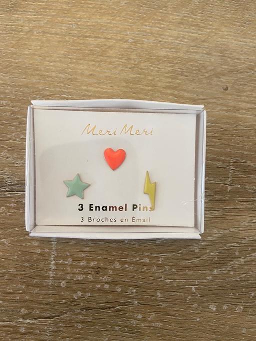 Buy & Sell East Putney Station Wandsworth - Photos for Meri Meri enamel pins x3 in box