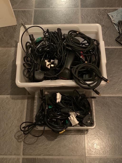 Buy & Sell Essington Wolverhampton - Photos for Assorted cables