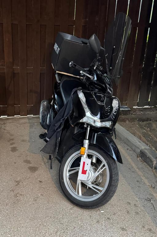 Vehicles Limehouse East London - Photos for Moped delivery bike