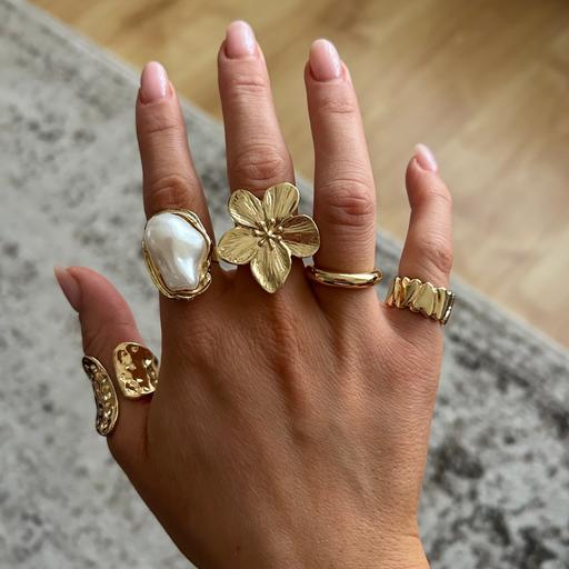 Buy & Sell Southville Bristol - Photos for X6 gold flower ferroalloy adjustable ring set