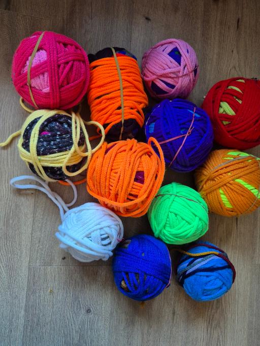 training Hasbury Dudley - Photos for 12 Large Yarn Wool Balls