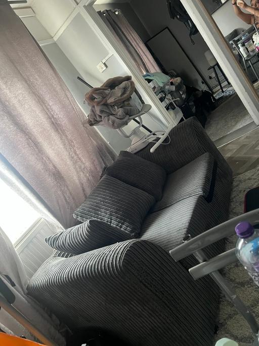 Buy & Sell East Ham East London - Photos for FREE SOFA PET AND SMOKE FREE CLEAN!