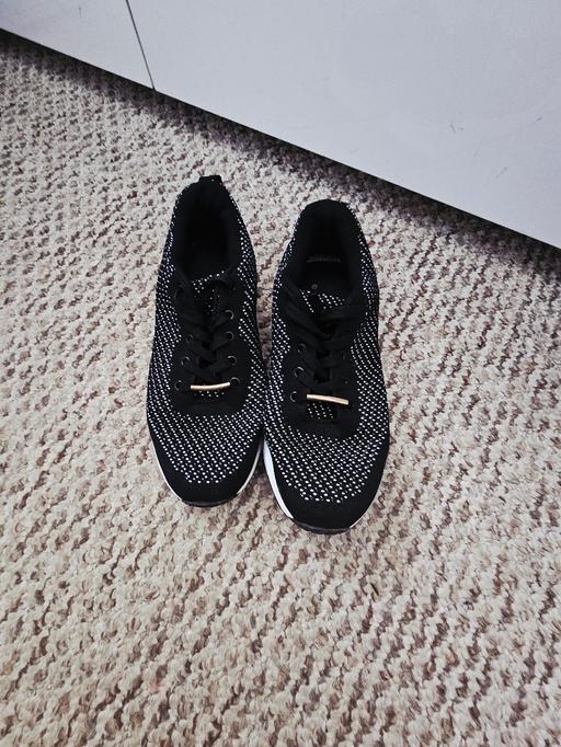 Buy & Sell Newton Doncaster - Photos for Ladies trainers, size 6.