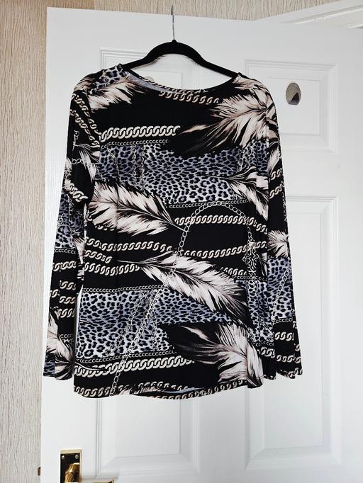 Buy & Sell Newton Doncaster - Photos for Top, size 18/20..like new