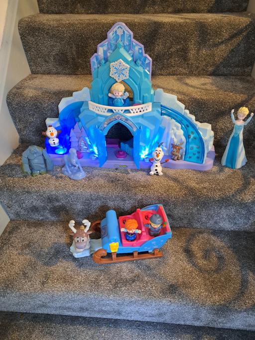 Buy & Sell Hornchurch Havering - Photos for Frozen castle and sleigh with characters