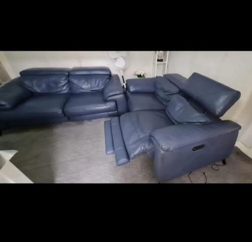 Buy & Sell Cambridge Heath East London - Photos for DFS leather sofa Quick sale needed 2+2