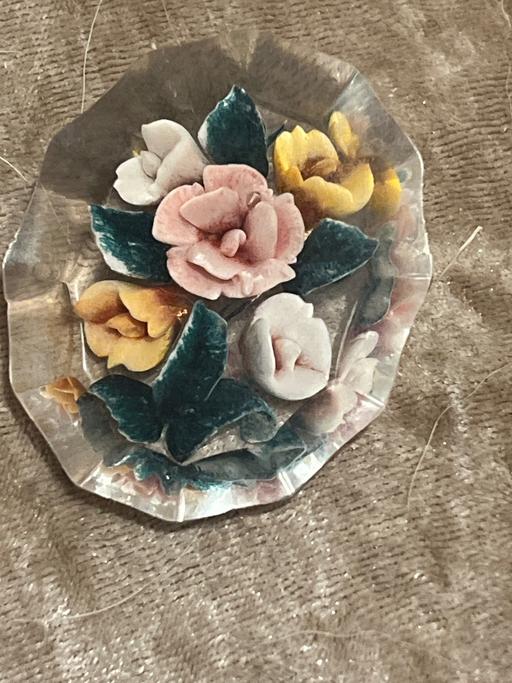 Buy & Sell Rottingdean Brighton - Photos for Beautiful vintage lucite brooch