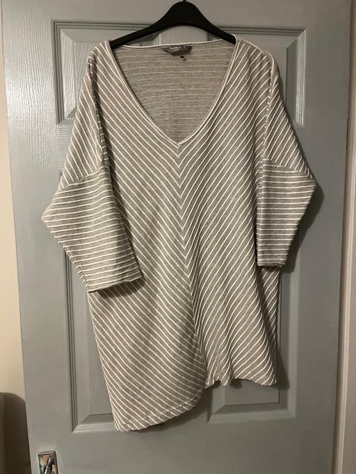 Buy & Sell Cadeby Doncaster - Photos for Grey top size 20 ladies