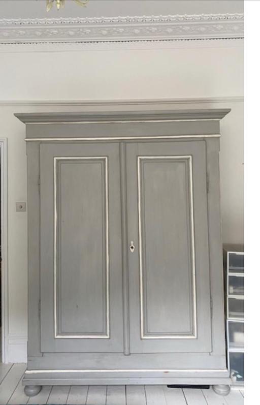 Buy & Sell Stockwell South West London - Photos for VICTORIAN STYLE WARDROBE. REAL BARGAIN!!!!
