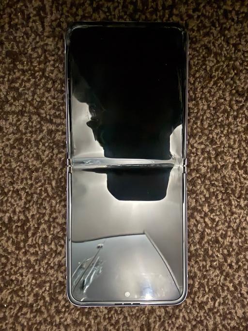 Buy & Sell Blackburn Blackburn with Darwen - Photos for Samsung galaxy z flip 3 unlocked