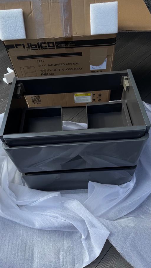 Buy & Sell Leicester Leicester - Photos for Wall mounted 600mm vanity unit gloss gray