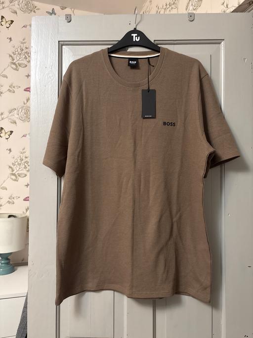 Buy & Sell Duckmanton Chesterfield - Photos for Men’s Boss t shirt