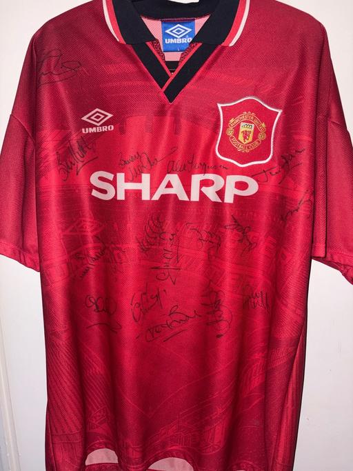 Buy & Sell Wilmslow Cheshire East - Photos for Man Utd signed shirt 1991/1992 season.
