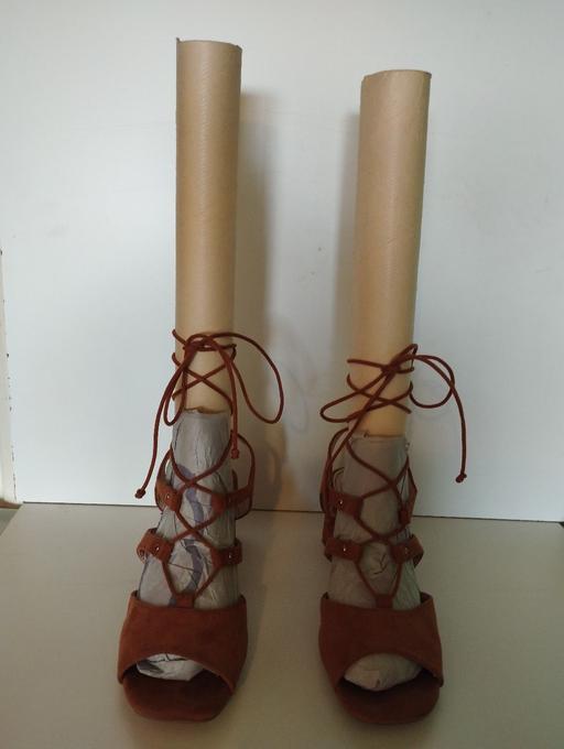 Buy & Sell Hackney East London - Photos for Sandals with medium height heels