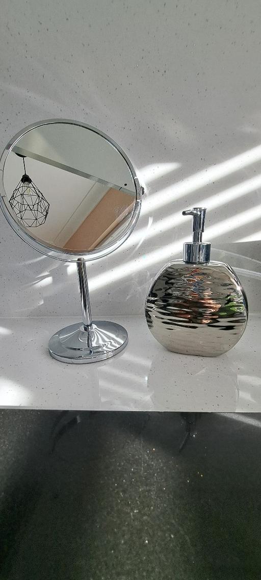 Buy & Sell Coleshill North Warwickshire - Photos for Chrome Mirror & Chrome Effect Soap Dispenser