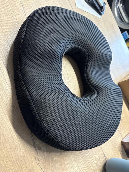 Buy & Sell Duckmanton Chesterfield - Photos for Donut pillow