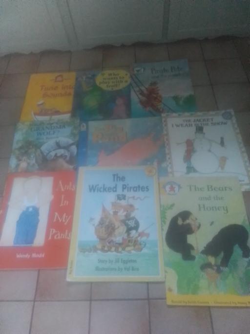 Buy & Sell Streetly Walsall - Photos for NINE CHILDRENS BIG BOOKS IN HANGING BAG