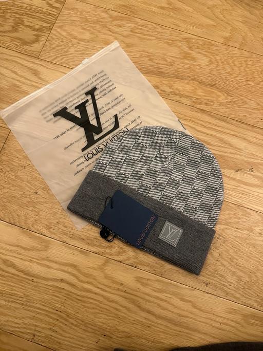 Buy & Sell Nine Elms South West London - Photos for Lv beanie