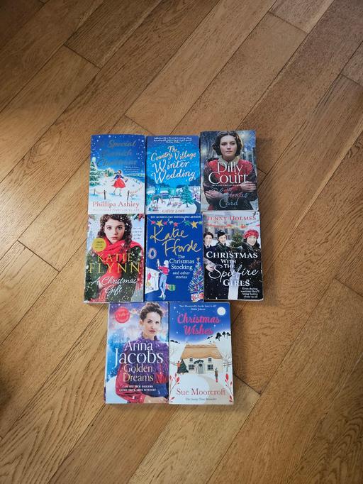 Buy & Sell Newton Doncaster - Photos for 8 xmas paperback books.