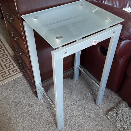 Buy & Sell Saint Pauls Trading Estate Tameside - Photos for Chrome & frosted glass side table